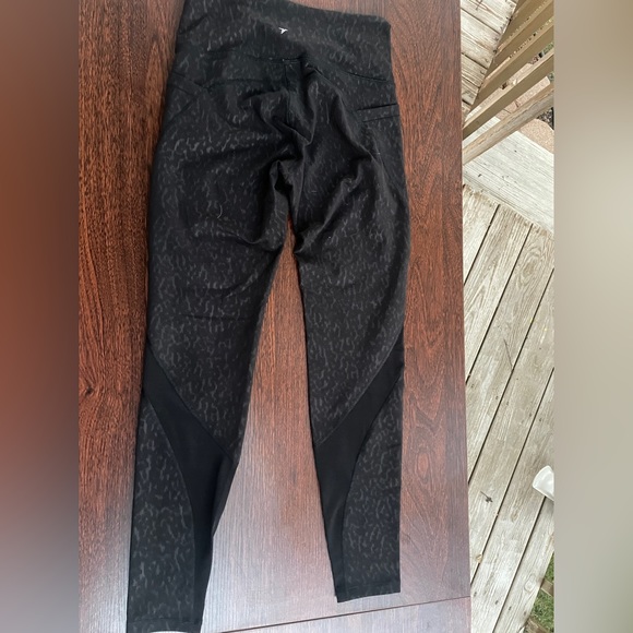 EUC Old Navy leopard print Elevate 7/8 Leggings - Picture 4 of 4